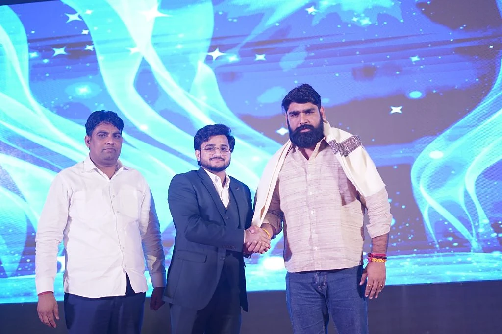 Mujahid Azimabadi felicitating the assistant to a Member of Parliament